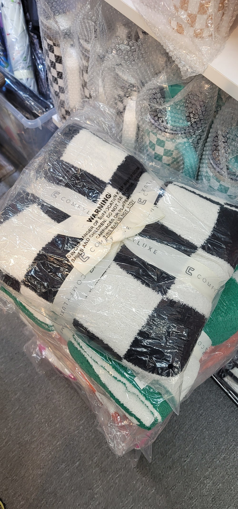 Comfort Luxe checkered barefoot dreams dupe blanket